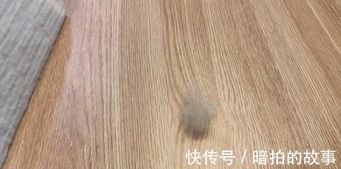 家里地板到处都是头发不用愁，教你几招，碎发清除啦！