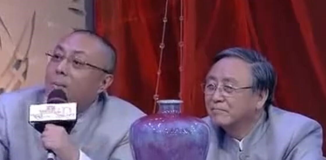 烧制$儿子最爱瓷瓶标价200, 大妈觉得20都不值, 专家估价后大妈差点晕倒!