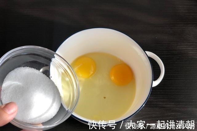 儿子想吃蛋卷，老妈这样做，十分钟做了一大堆，儿子说比买的好吃