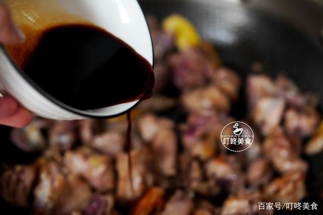 夏天多吃此菜,加上香菇一炖,鲜香嫩滑,我家每周吃三回,太下饭