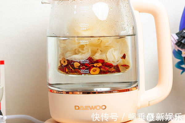 养生茶|人到中年不由己,保温杯里泡枸杞!秋季养生实用工具,大宇养生壶使用体验