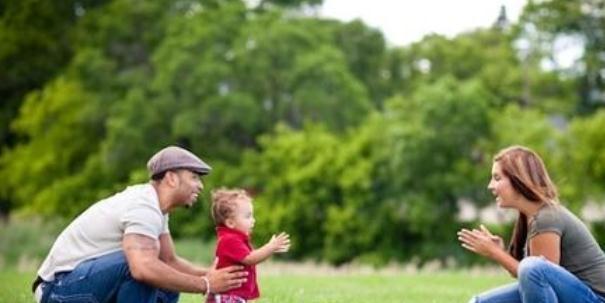 看电视|3岁以下宝宝到底能不能看电视?美国儿科学会给出建议,值得收藏
