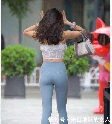 淑女风 穿着打底裤俏皮又活泼,淑女风中又增添几分小性感,减龄又大气!