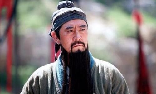 貂蝉|曹操把貂蝉赏赐给关羽，第二天貂蝉就死了，是他杀还是自杀？