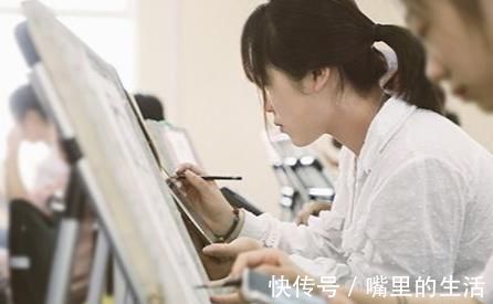画纸&美术生想吃“辣条”,画室不让吃可咋办?那就只好画出来解解馋