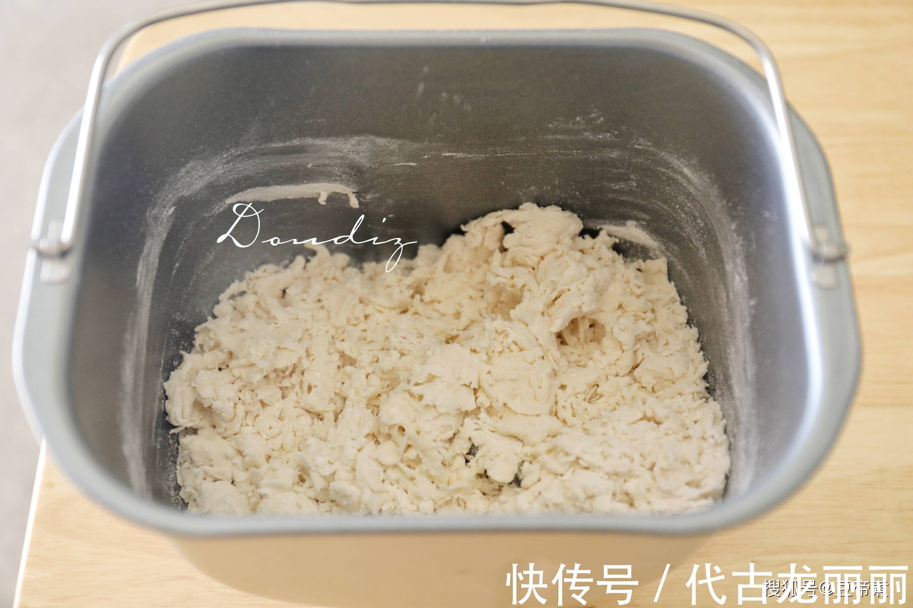 市场上卖得火爆的面包，做法没有你想的那么难，看一看你也就会