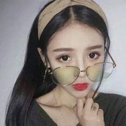 眉眼距离|女生脸上若有这“3特征”,最适合戴“圆框眼镜”,瞬间提升颜值哟