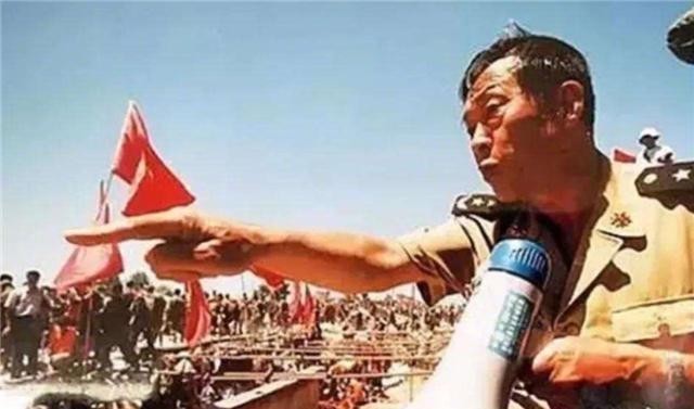 董万瑞|22年前,那个在98抗洪中创造“千年一堵”的董万瑞,如今怎么样?