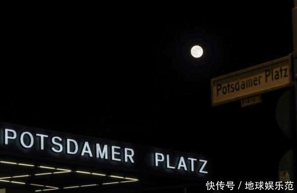 柏林:“超级月亮”现身夜空