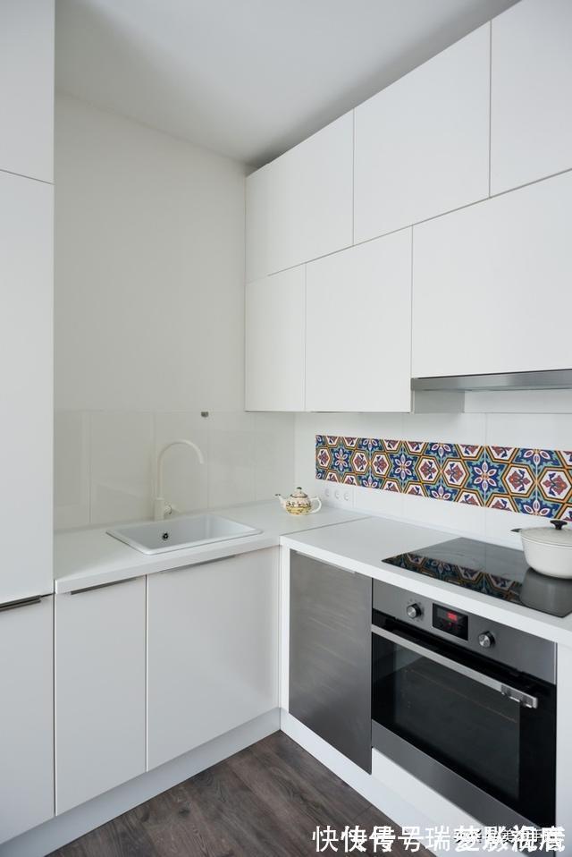 储物区|90后男主坚持把卧室抬高至半空,35㎡家储物空间翻倍,太实用