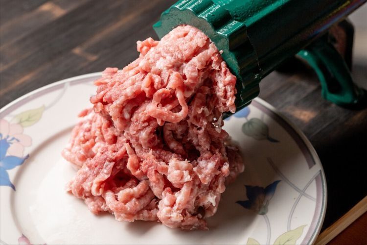 炸丸子，记住不要放面粉跟淀粉，记得多放2样，丸子焦香酥脆