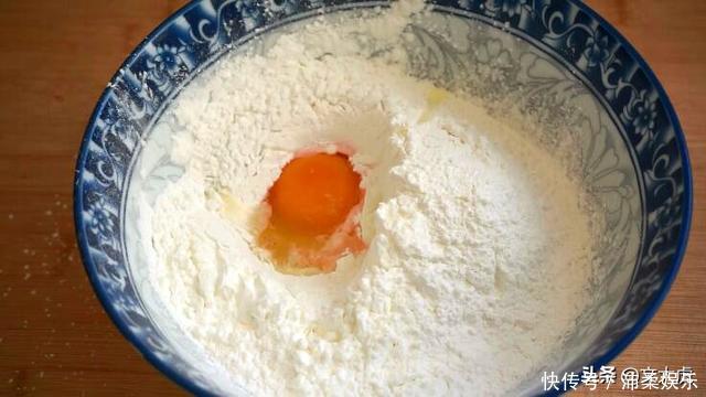 5分钟就能做好的懒人早餐，成本不到3块钱，一锅够全家人吃