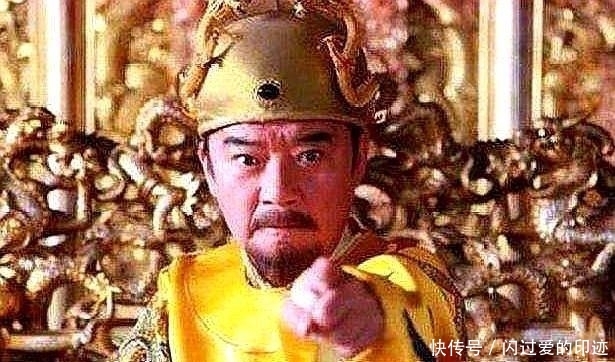 大臣|朱元璋要处决一品大臣，大臣掏出免死金牌，皇帝：你看反面写的字