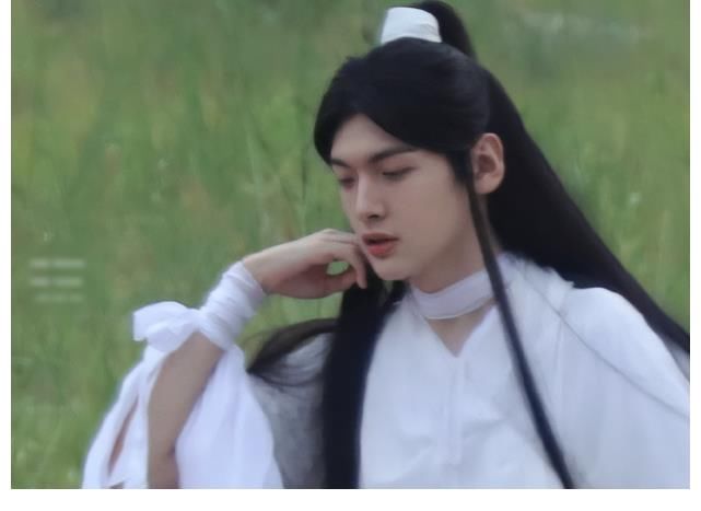 造型|《吉星高照》争议不断，男主造型拉垮就算了，工作人员还被曝打人