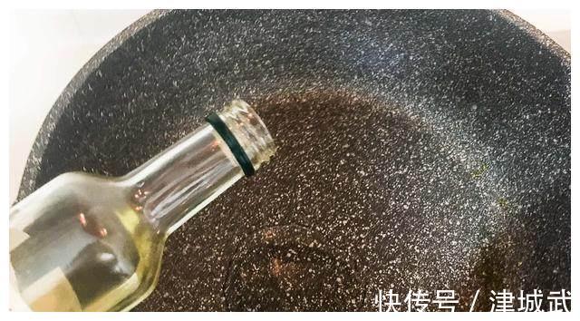 剩饭救星,一个小妙招让你的米饭好吃到爆,五分钟就能上桌!
