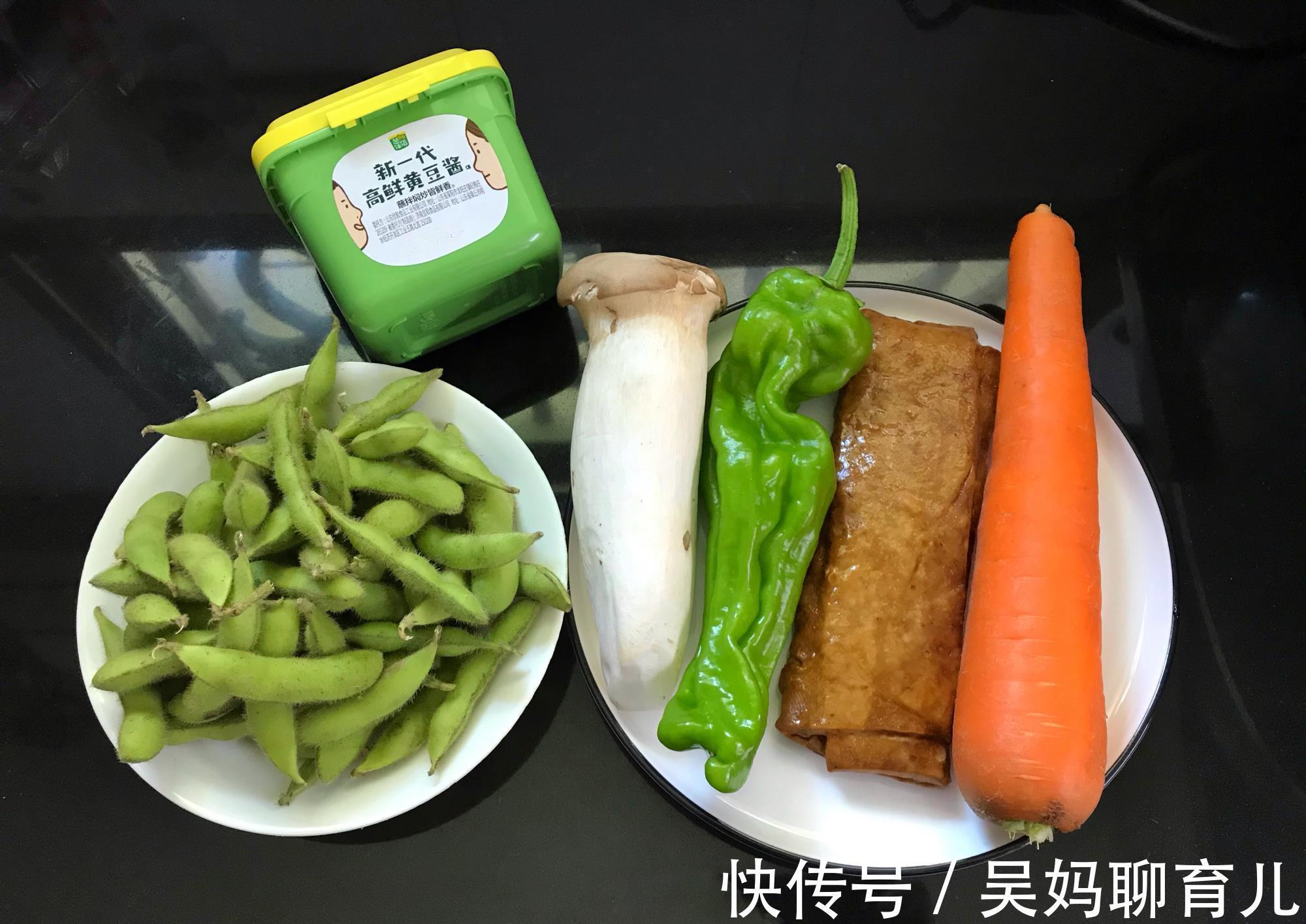 杏鲍菇|夏天易出汗,可多吃此菜,4种食材一起炒,解暑开胃,没肉也下饭