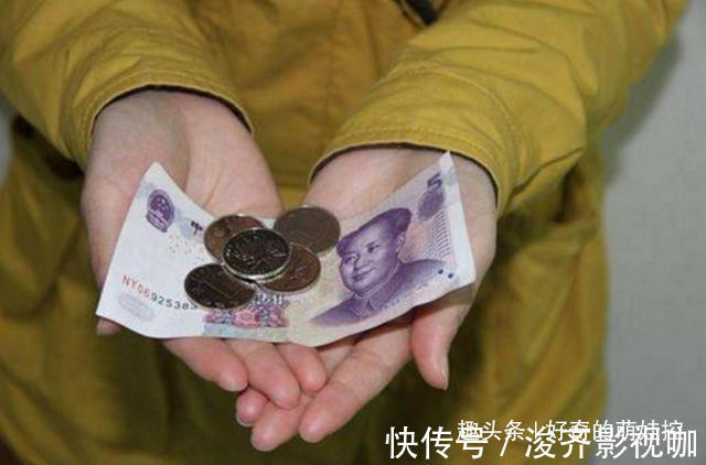 孩子|“爸爸,给20块钱”,两位爸爸不同的做法,20年后孩子高见立下