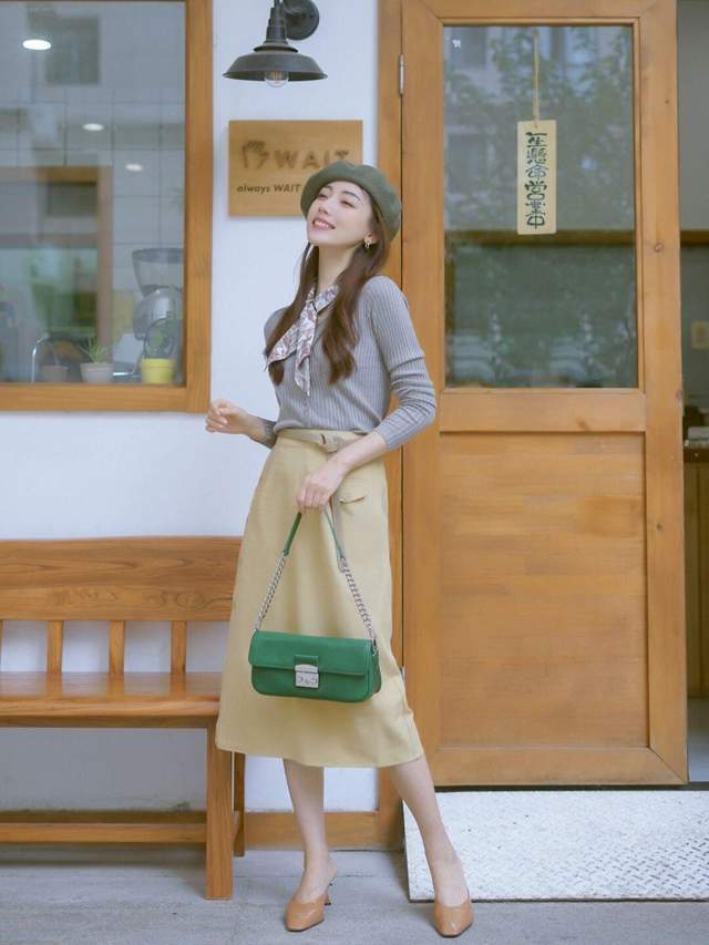 半身裙|女生博主秋冬穿搭指南,针织开衫搭配百褶半身裙,高贵优雅又温柔