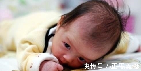 宝妈|宝宝出生后多久会抬头和翻身?一般在这个时间!你家孩子达标了吗