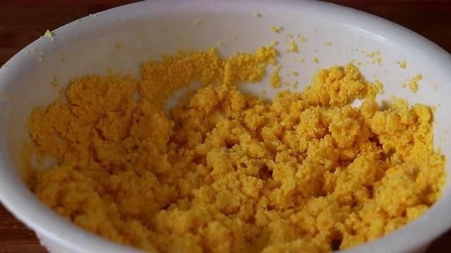 玉米发糕最好吃的做法，学会这些诀窍，松软香甜，全家抢着吃