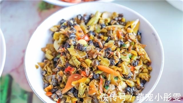 外婆家|陪老公回老家看望外婆,她高兴做了一桌菜,开饭时我们无声落泪!