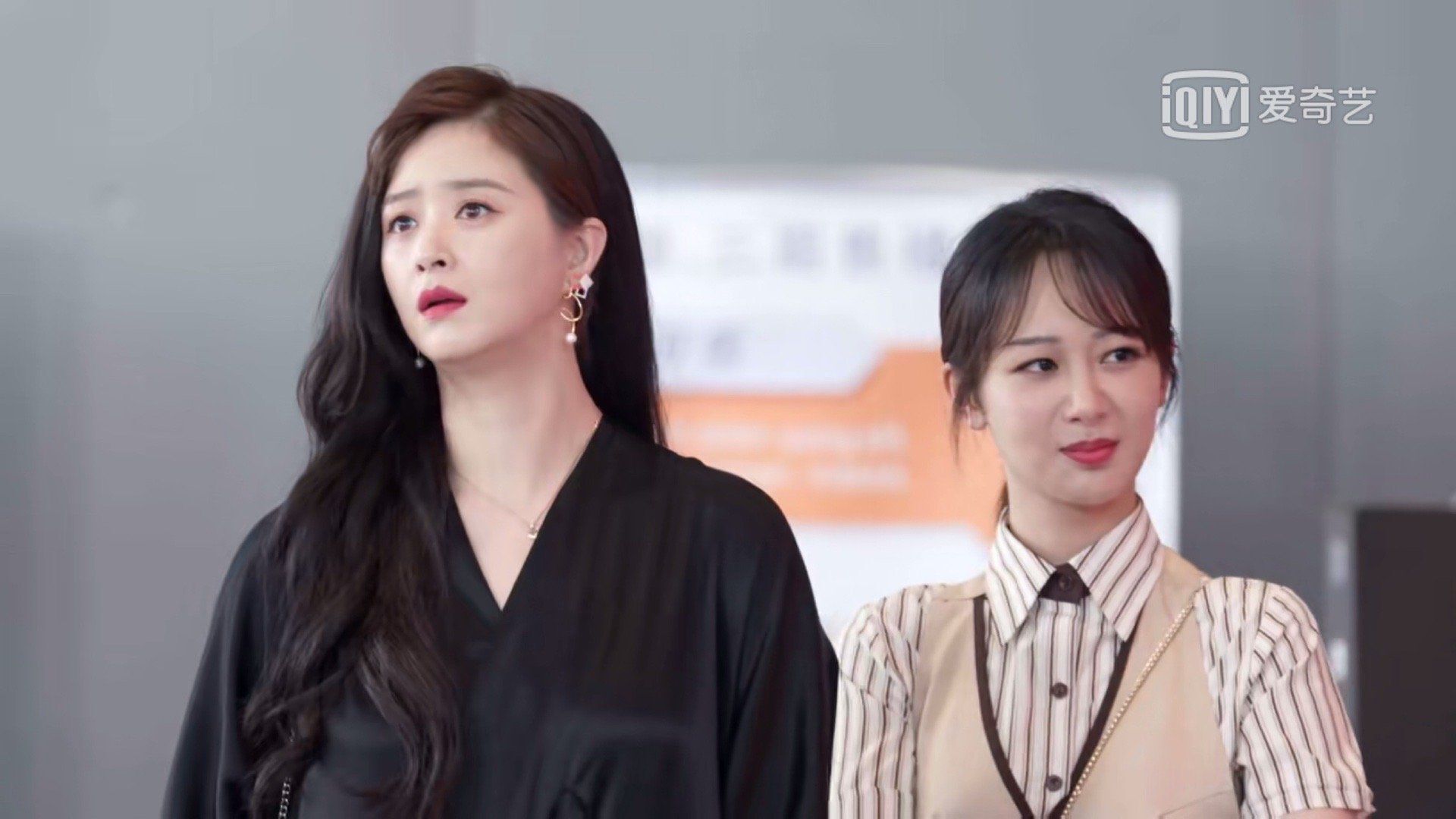 邱瑩瑩|黃子韜給楊紫整害羞了, 脫口而出兩個字, 誰注意蔣欣說了啥?