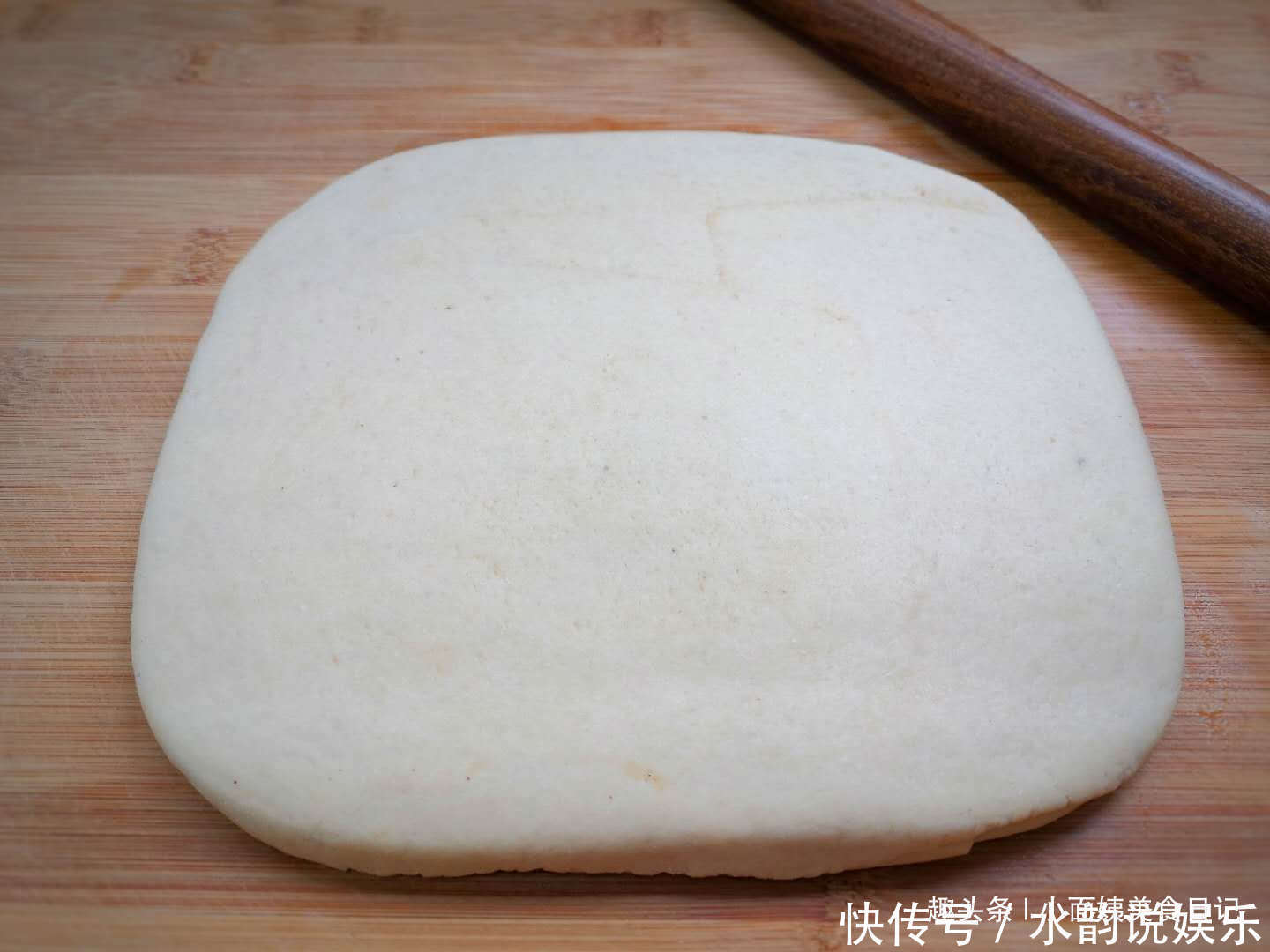 面食|早餐饼又出新吃法了,外面花钱买不到,香软好吃有层次,凉了不硬