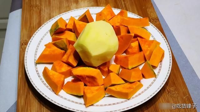 土豆|入秋了，多吃这道炖菜，营养高易消化，热热乎乎端上桌，太香了