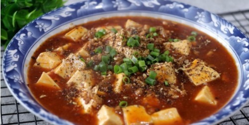 教你麻婆豆腐的家常做法,色泽红亮,豆腐嫩滑不碎,配米饭太香了