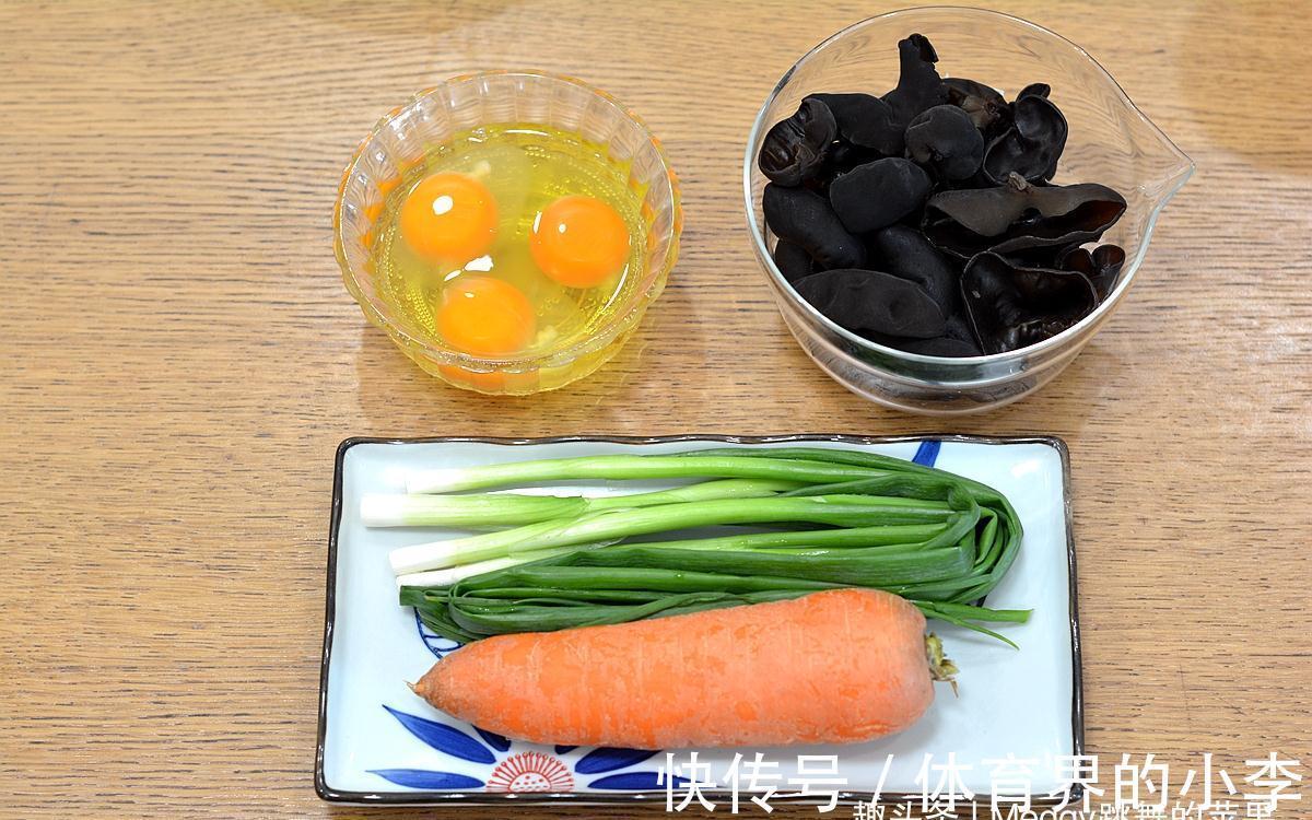 最近蔬菜有点儿小贵，试试素三鲜饺子，换着花样天天吃不腻