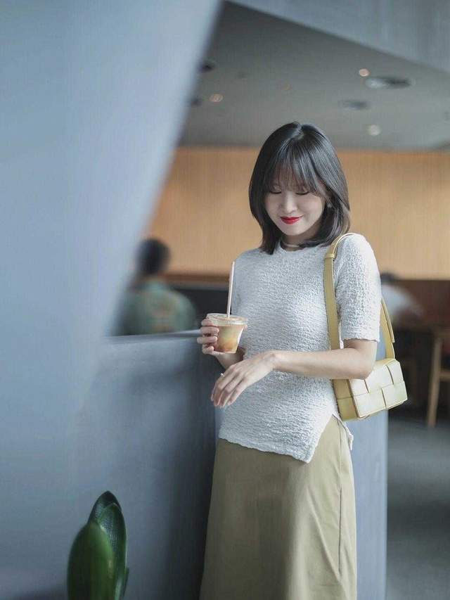 风衣|一看就是高级穿搭,上班通勤的穿搭,风衣搭配牛仔裤气质感满分