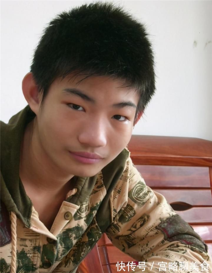 饿死|中国头号懒人杨锁,被父母溺爱长大,父母离世后活活饿死