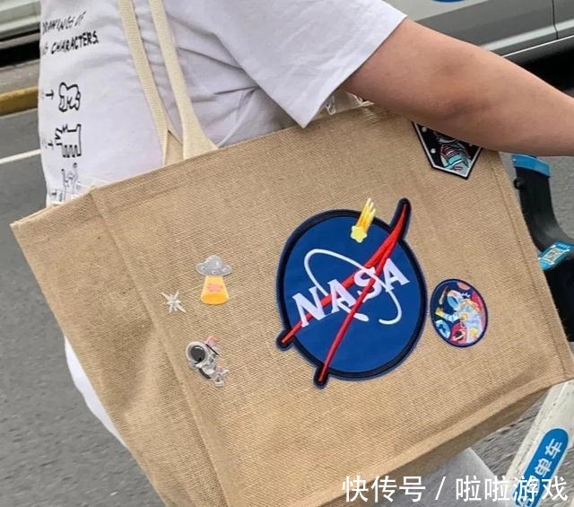 蕾丝 最近风超大的MUJI麻袋DIY，带着孩子一起做！