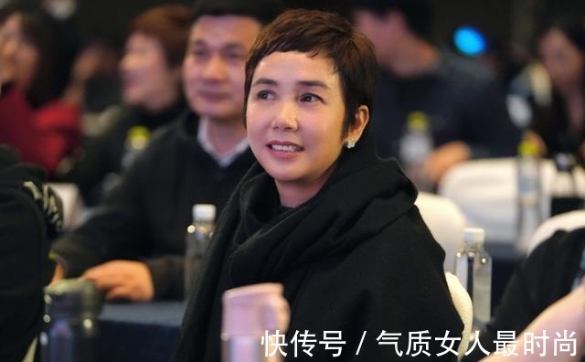 卷发型 四十的女人,都喜欢剪短刘海和短发如何知道自己适合什么发型!