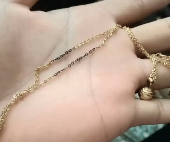 项链|广西一女子打火机烧黄金项链，结果一烧就断，反遭金店嘲笑太无知