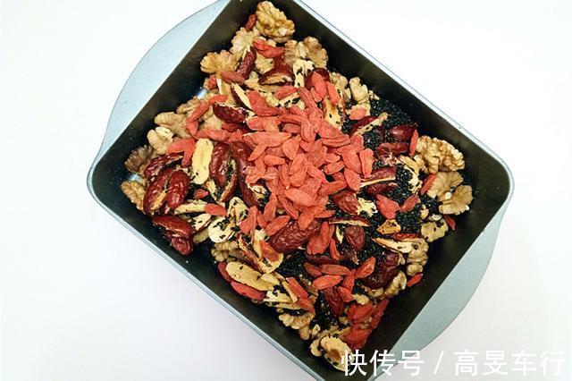 美味|黑芝麻核桃红枣糕，甜而不腻，营养美味，做法超简单