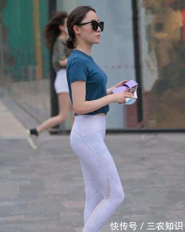 高跟鞋 女生们都应该拥有一件打底裤，得体耐看又时尚，简约休闲！