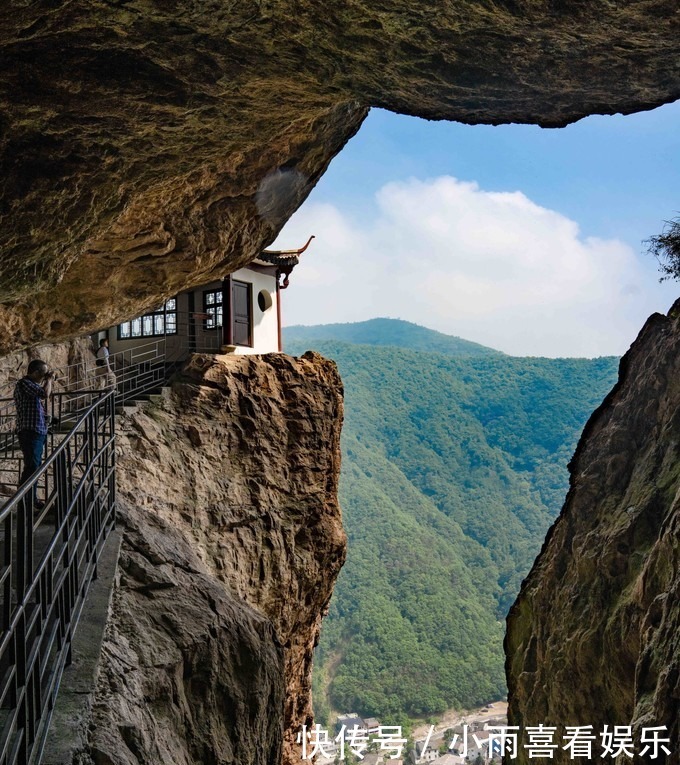 索道|雁荡山的方洞景区最独特最惊险，栈道和吊桥都悬挂在峭壁上