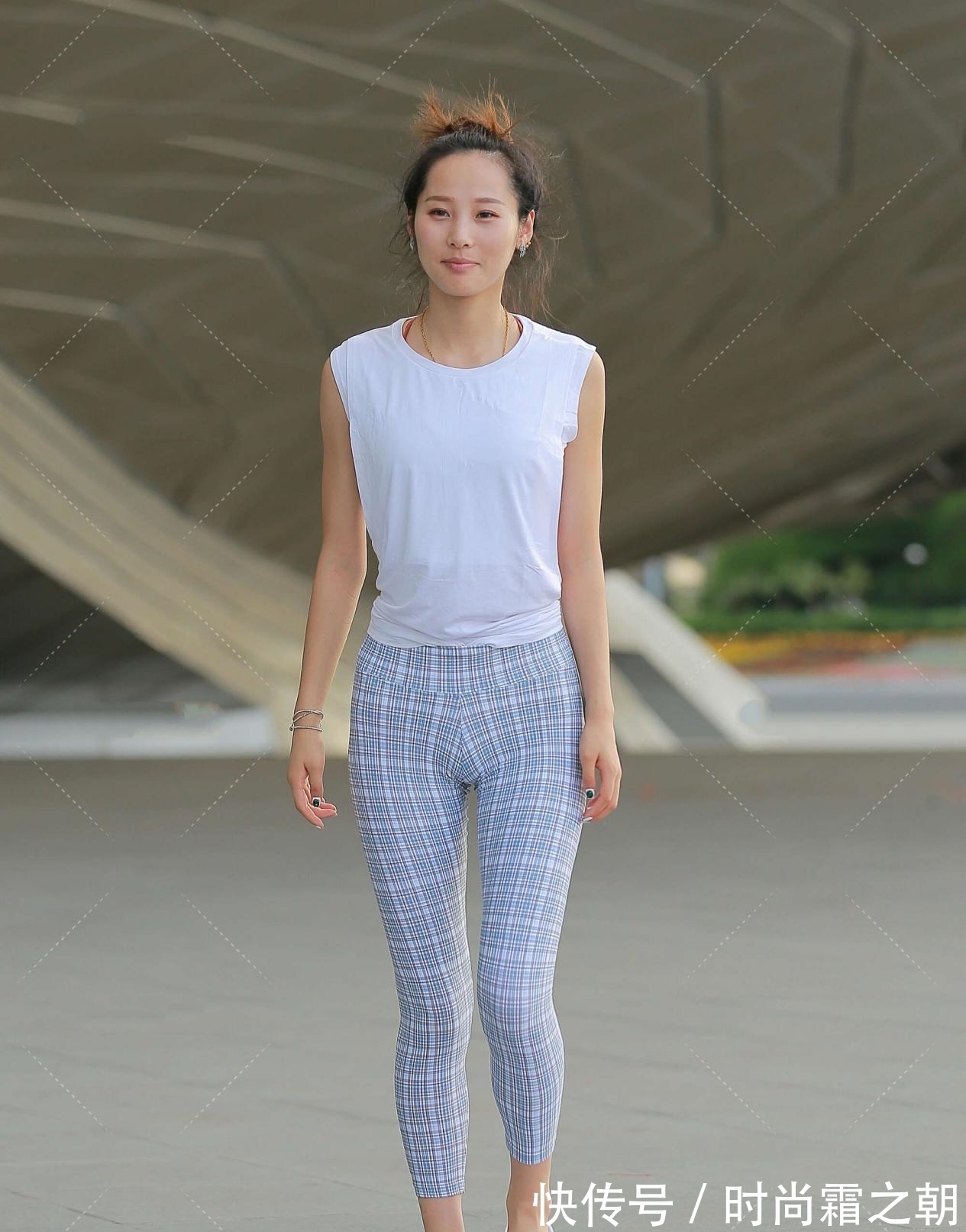 白T恤 无袖圆领白T恤,兼具运动感的同时,又有减龄的效果