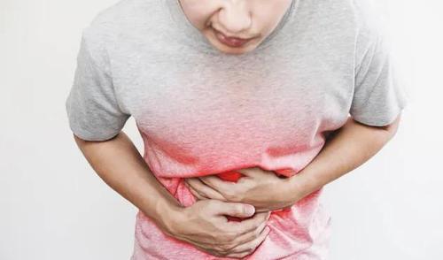 麻辣烫|经常放屁是肠癌的警示吗？肿瘤科医生说：这4个症状才是肠癌信号