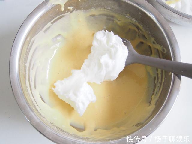 看着|戚风蛋糕换个方法做,造型可爱,制作简单治愈,看着就感觉甜甜的