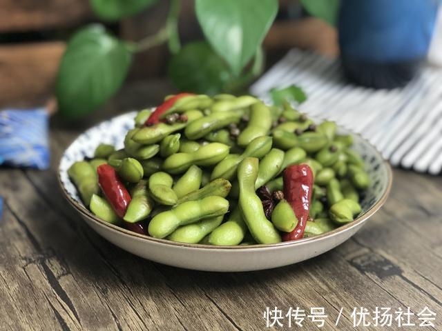 大厨|煮毛豆，有人加酒，有人加醋，都是多此一举，大厨教你正确做法