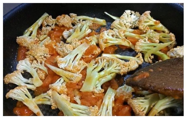 花菜不要直接入锅炒,只要多加1步骤,花菜口感酸脆,特别下饭!