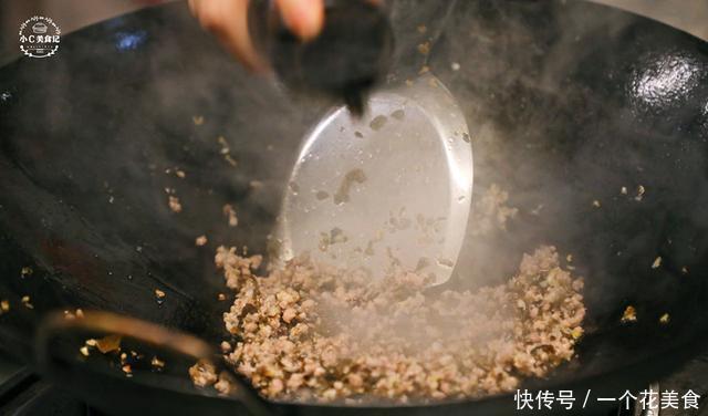 制作担担面|一碗好吃的担担面,关键在于料,才知道这配料必不可少的食材是它