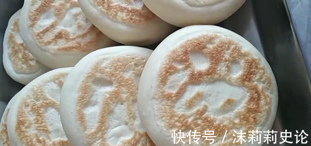 面点师傅手把手教大家做肉夹饼,饼香肉烂喷香诱人,既解馋又管饱
