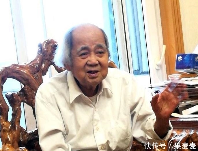 92岁书协专家谢云遭网友痛批:中毒太深,邪门歪道!