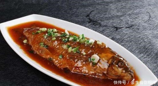 不管煎什么鱼，煎鱼前多做一步，鱼皮不破不粘锅，肉嫩还入味！