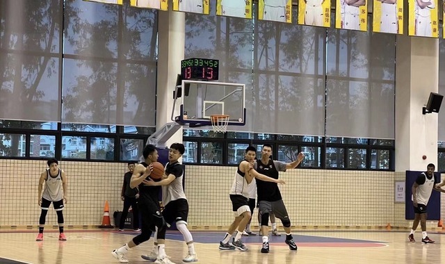 杜锋|广东宏远热身赛!汤杰携手易建联,杜锋打造新组合