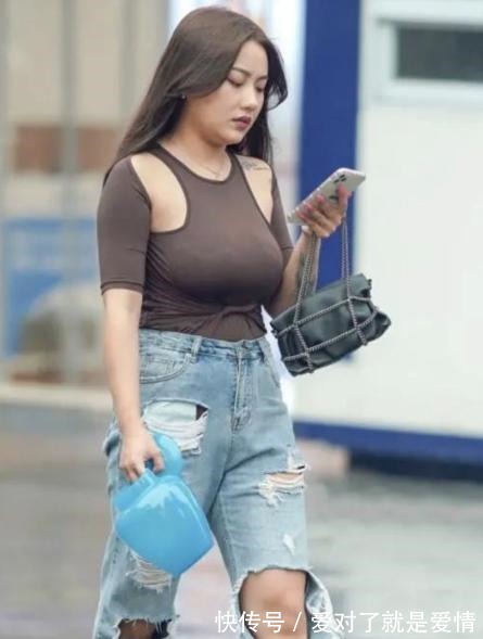 牛仔 简约舒适的牛仔破洞裤穿搭推荐，任何女孩都能轻松驾驭！