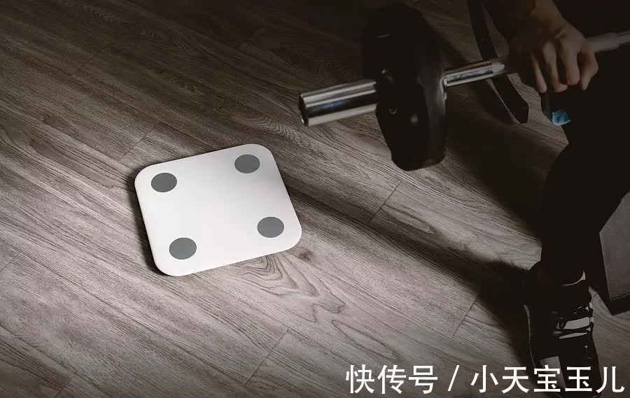 体脂|被忽悠了这么多年:体脂秤测的体脂率完全不准!真正准的方法是